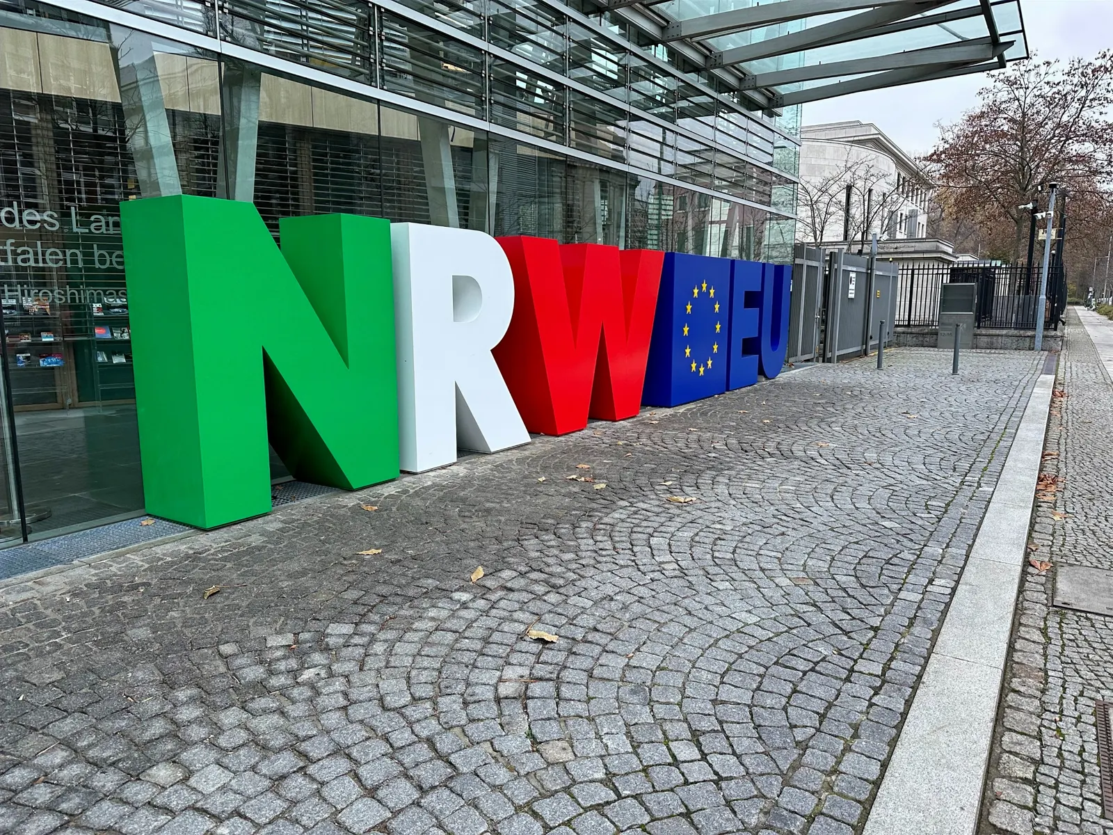 Feierliche Übergabe eines Mandats in der Landesvertretung Nordrhein-Westphalen